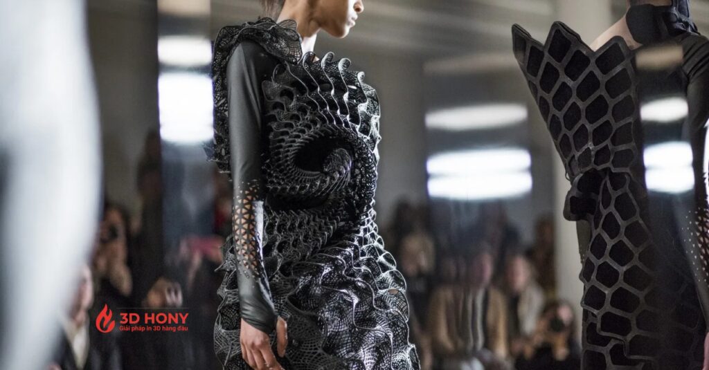 Công nghệ in 3D ngày được quan tâm và ứng dụng rộng rãi trong nhiều ngành nghề khác nhau
– Ứng dụng in 3D trong y tế
– Ứng dụng in 3D trong ngành điêu khắc
– Ứng dụng công nghệ 3D trong công nghiệp
– Ứng dụng in 3D trong ngành nội thất
– Ứng dụng công nghệ in 3D trong ngành sx ô tô
– Ứng dụng in 3D trong ngành xây dựng
– Ứng dụng in 3D trong ngành kiến trúc
– Ứng dụng in 3D trong ngành thời trang
– Ứng dụng công nghệ 3D trong ngành hàng không vũ trụ
– Ứng dụng công nghệ 3D trong ngành giáo dục
– Ứng dụng công nghệ 3D trong lĩnh vực quân sự